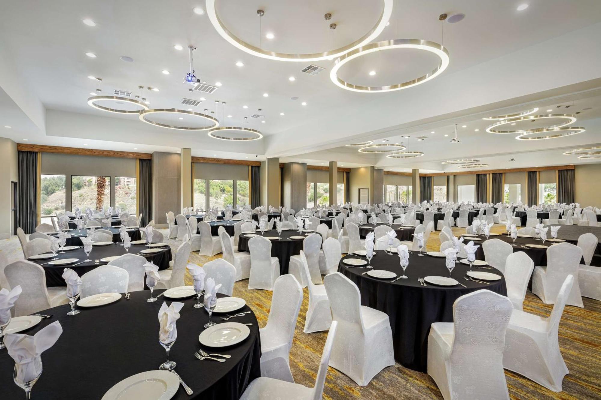Doubletree By Hilton Pomona Hotel Buitenkant foto