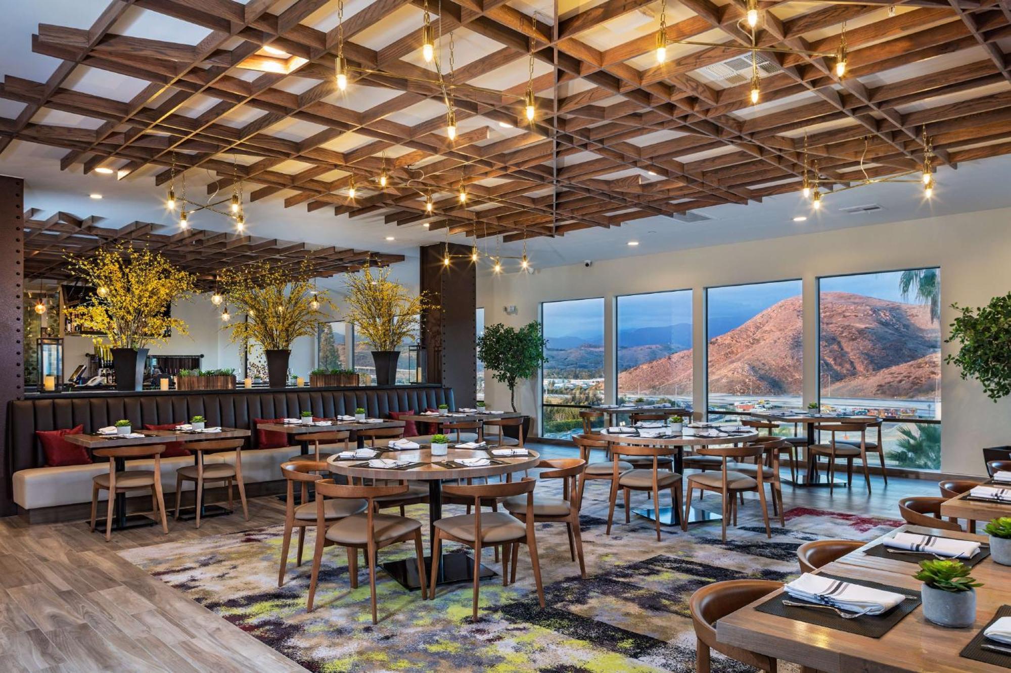 Doubletree By Hilton Pomona Hotel Buitenkant foto