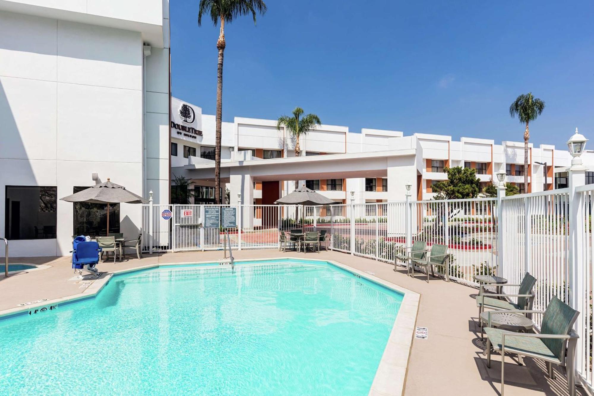 Doubletree By Hilton Pomona Hotel Buitenkant foto